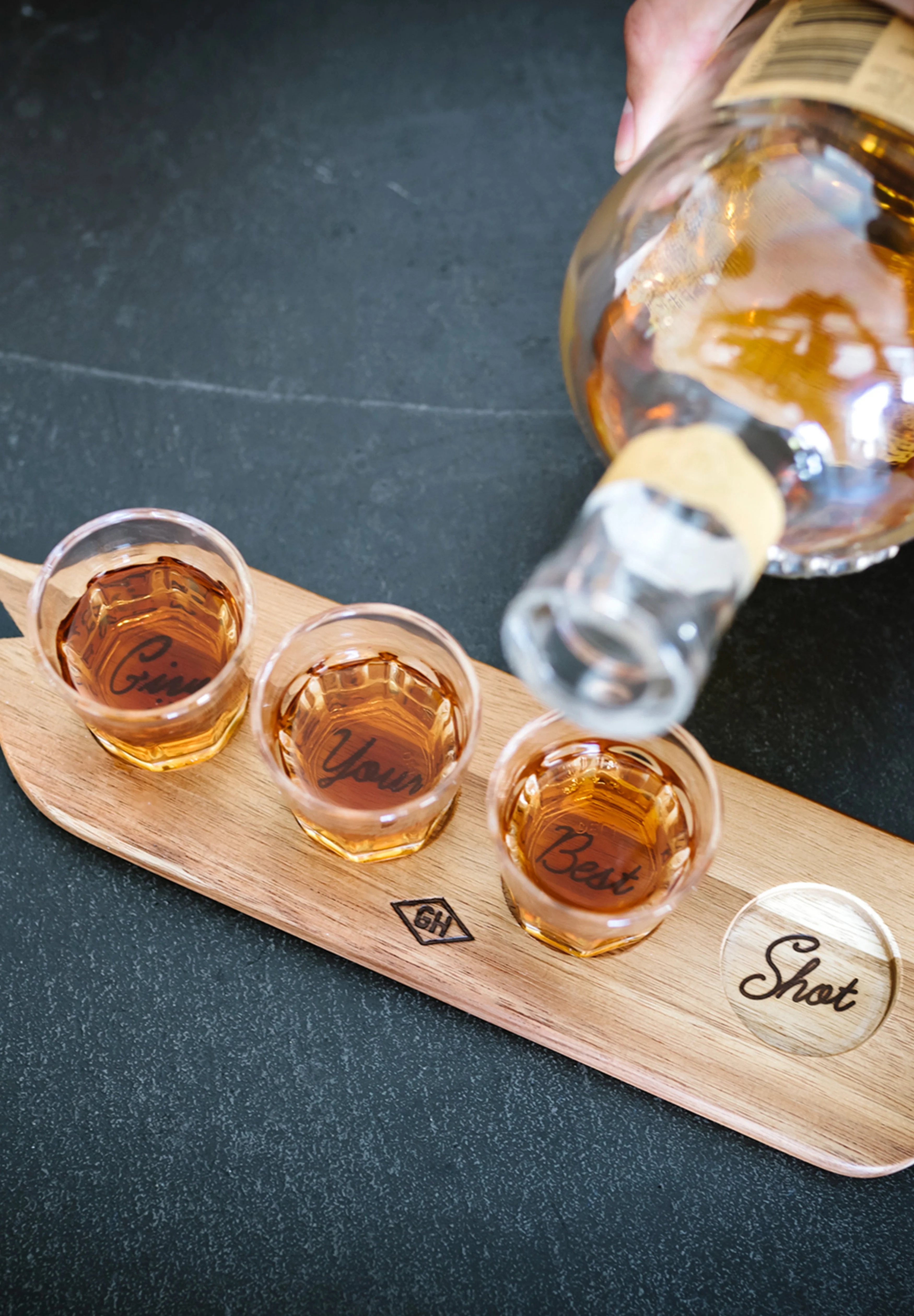 GENTLEMEN'S HARDWARE | SERVING PADDLE & SHOT GLASSES - Image 3