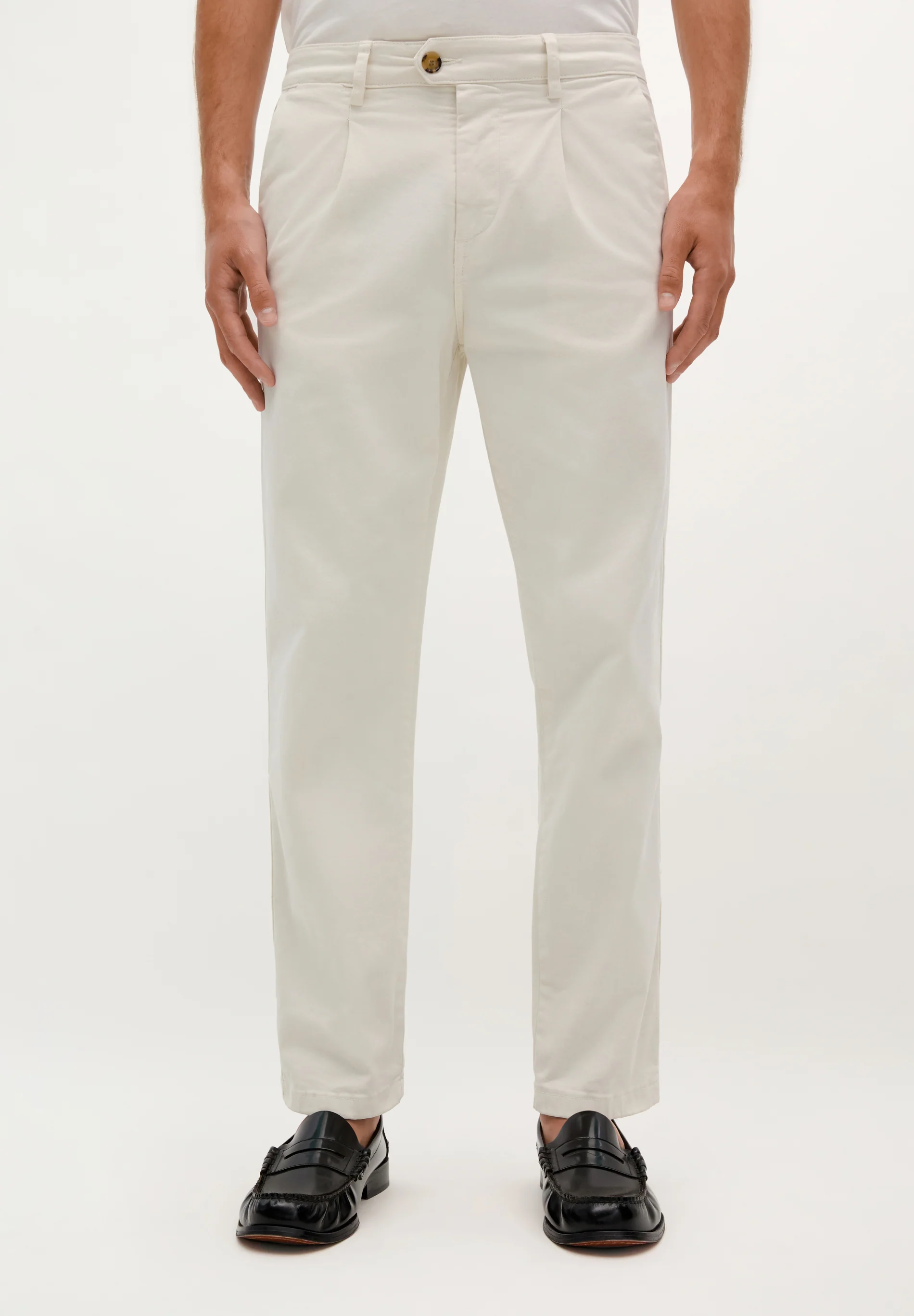 PANTALÓN CHINO PINZAS RELAXED - Image 2