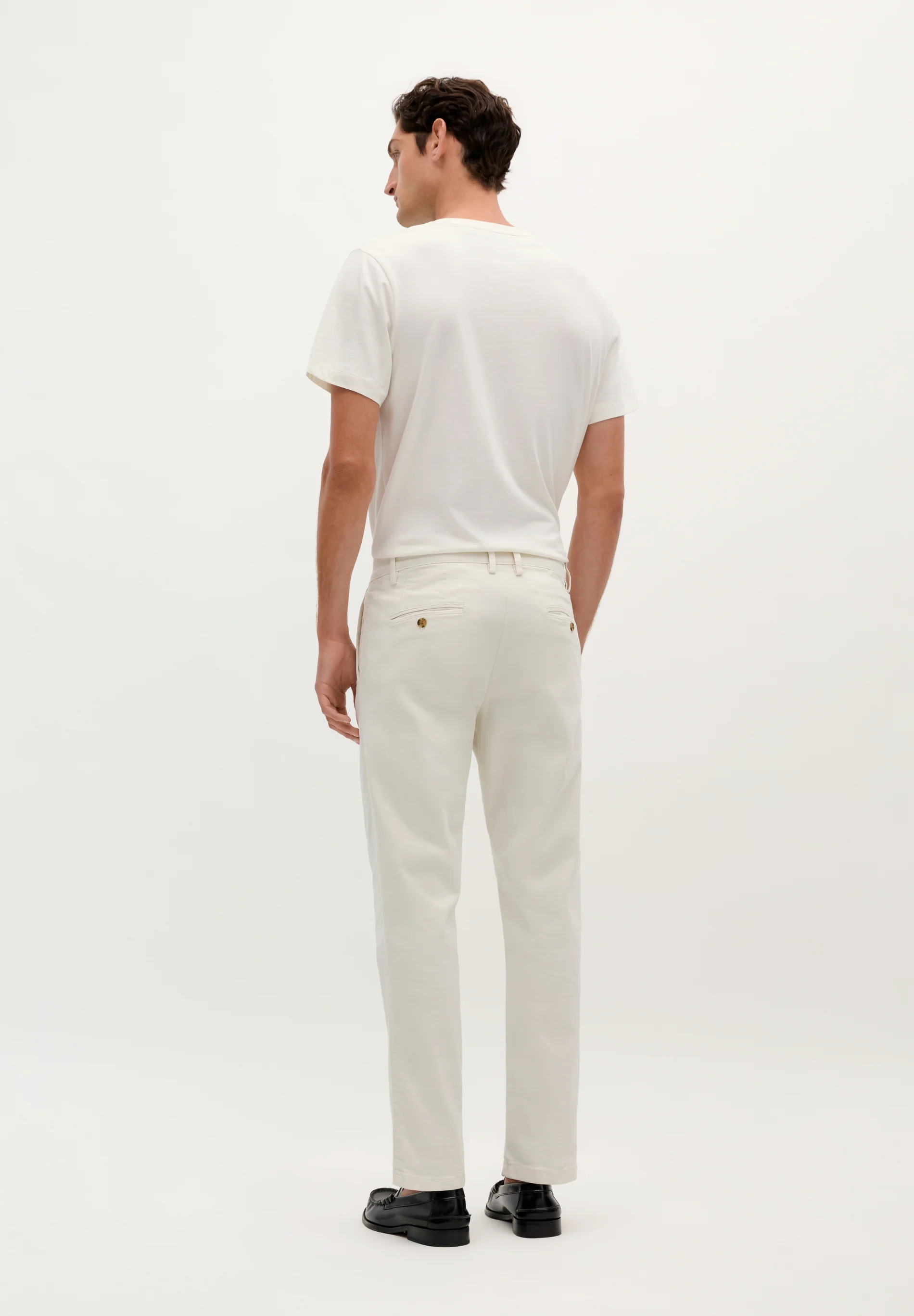 PANTALÓN CHINO PINZAS RELAXED - Image 4