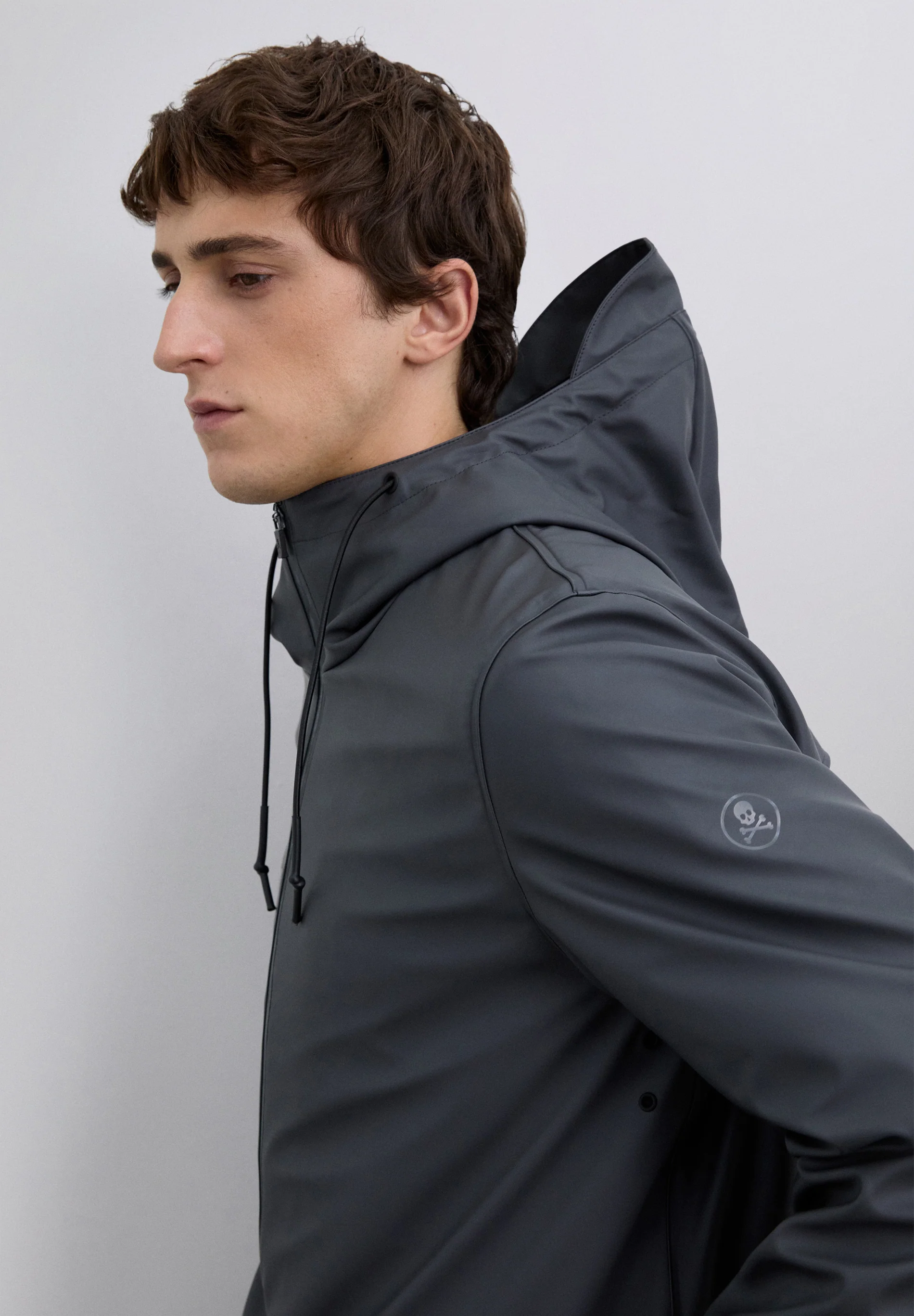 CHAQUETA IMPERMEABLE LOGO - Image 3