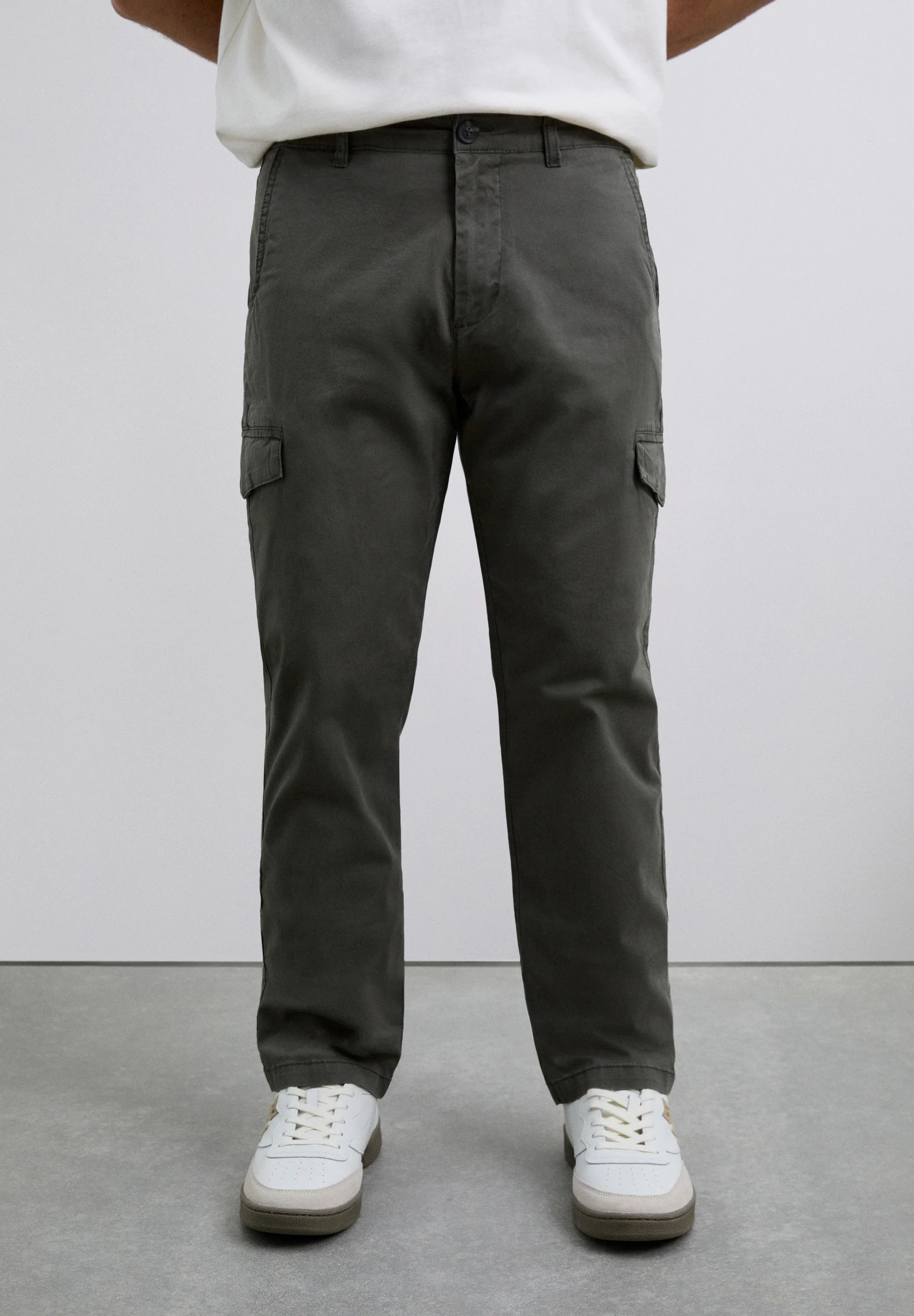 PANTALÓN CARGO SLIM FIT - Image 2