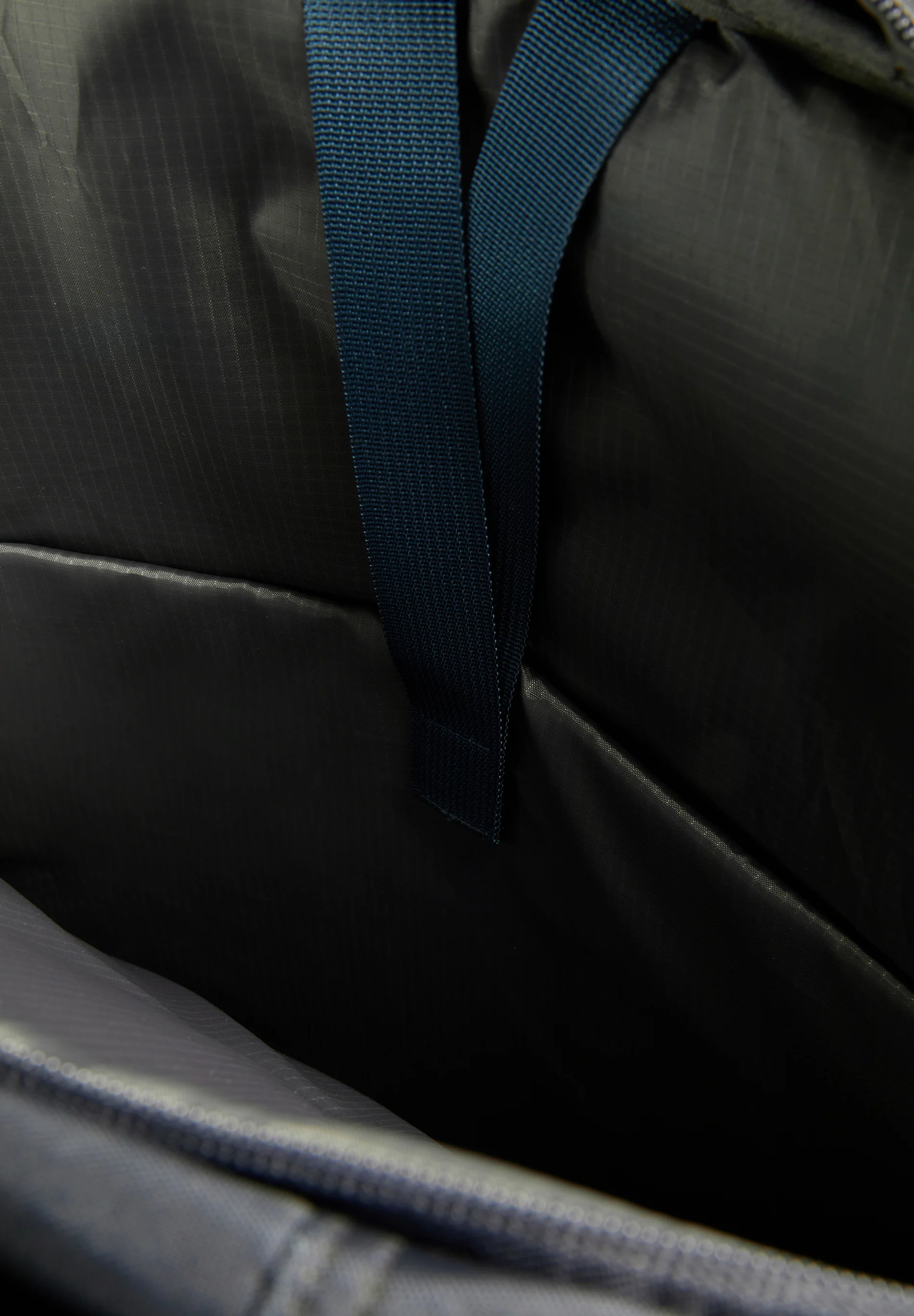MOCHILA DOBLE BOLSILLO LETTERING - Image 6