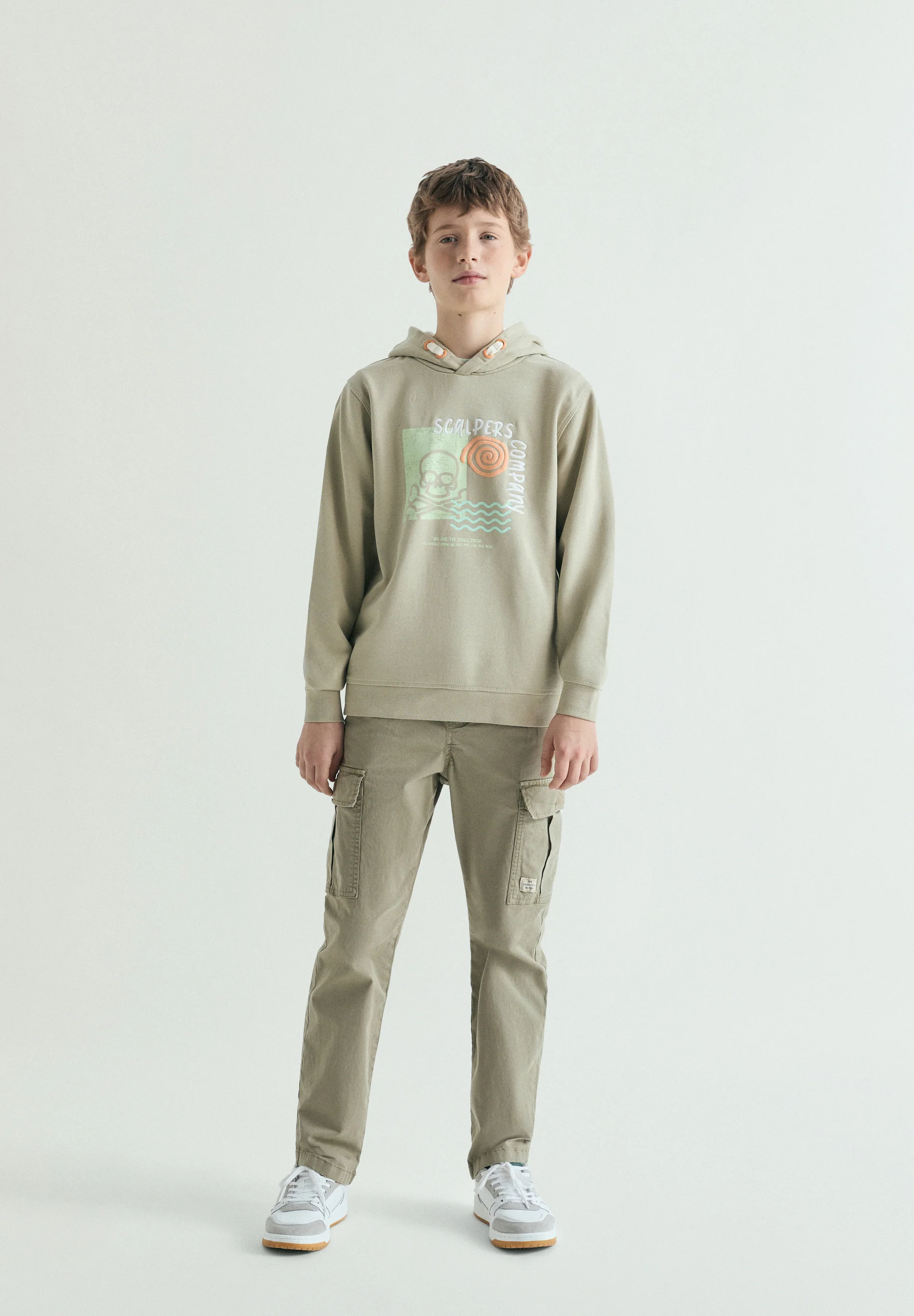 SUDADERA CON CAPUCHA ESTAMPADO CALAVERA - Image 2