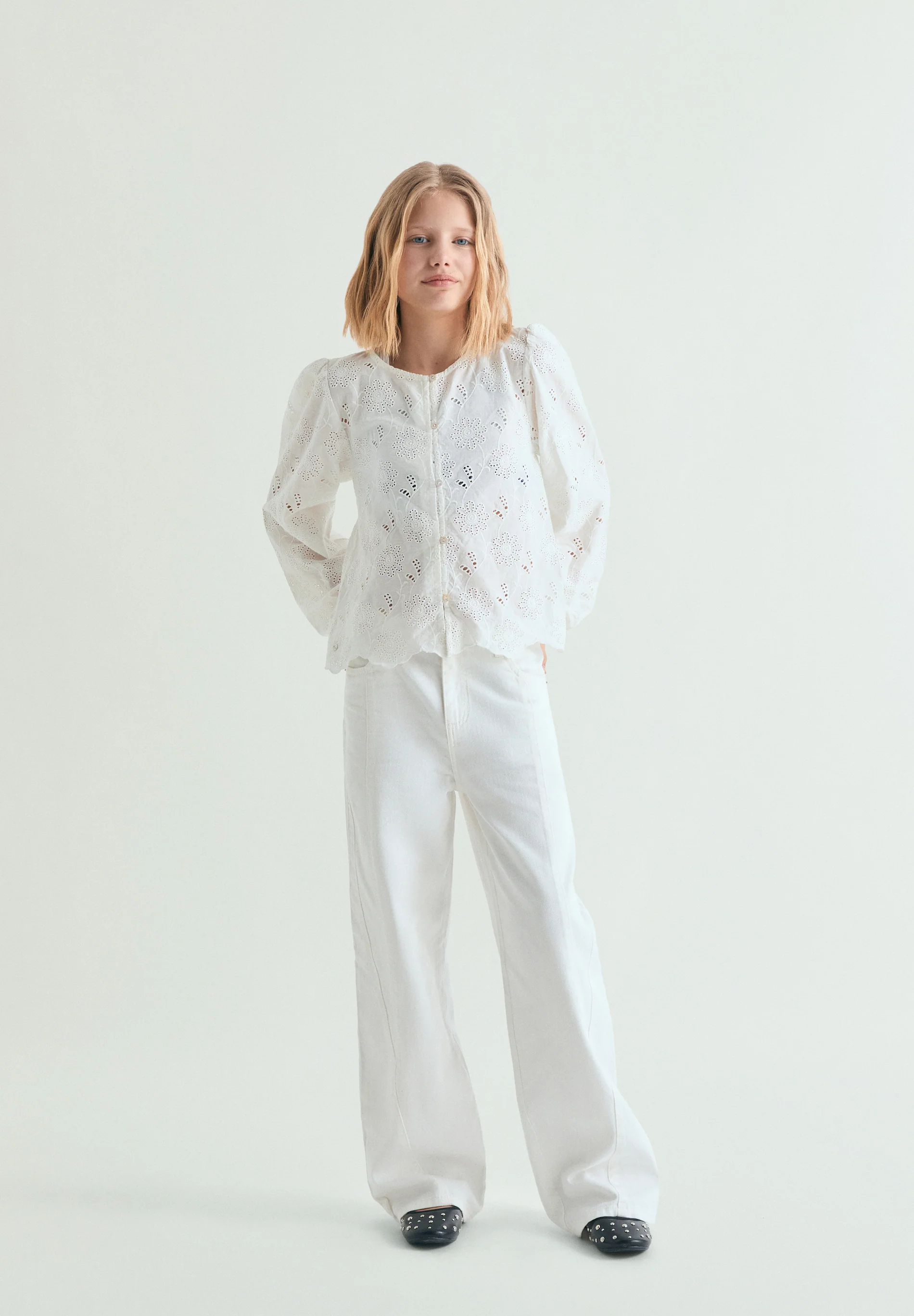 BLUSA PERFORADA BOTONES - Image 3