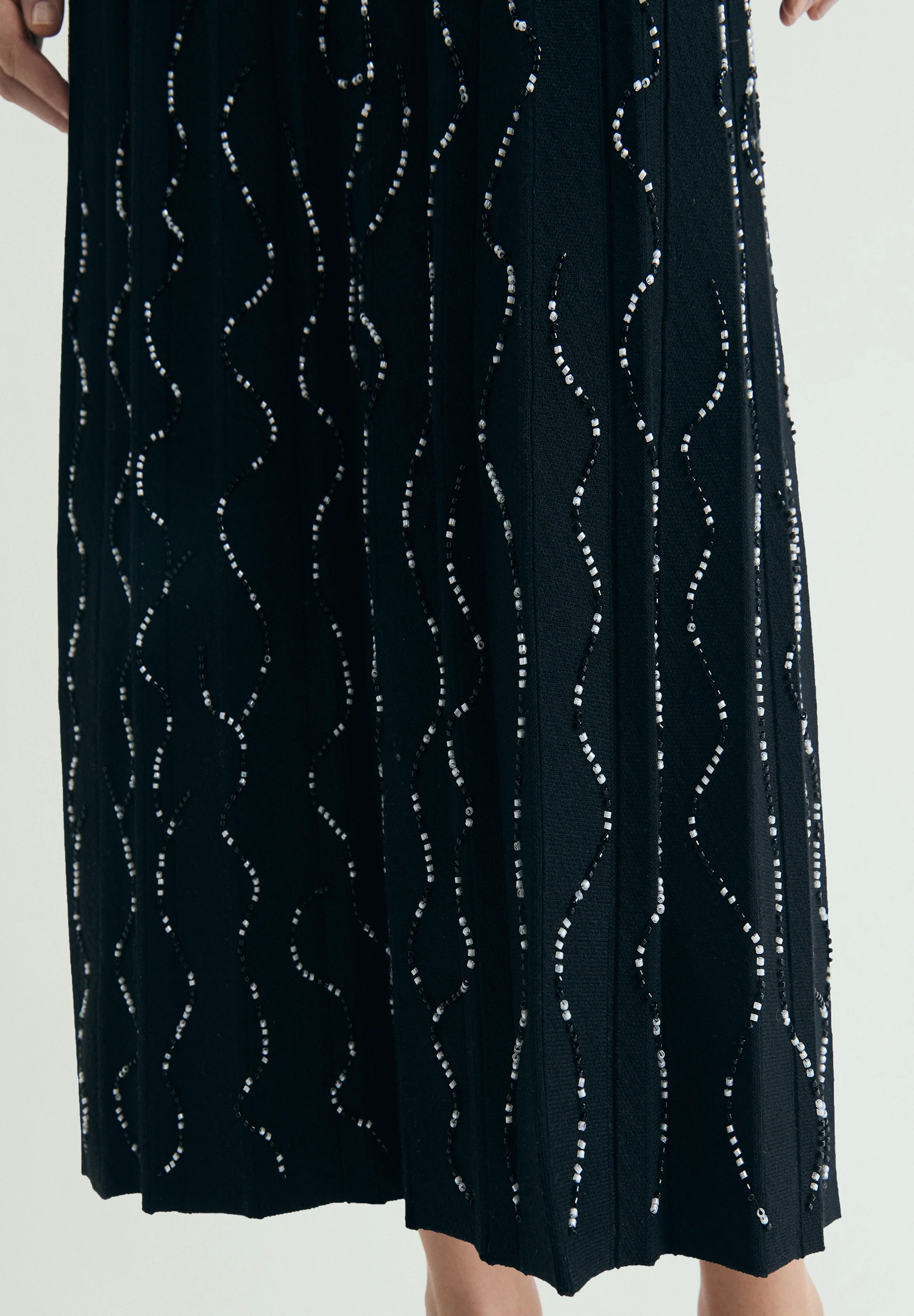 FALDA MIDI PUNTO ABALORIOS - Image 3