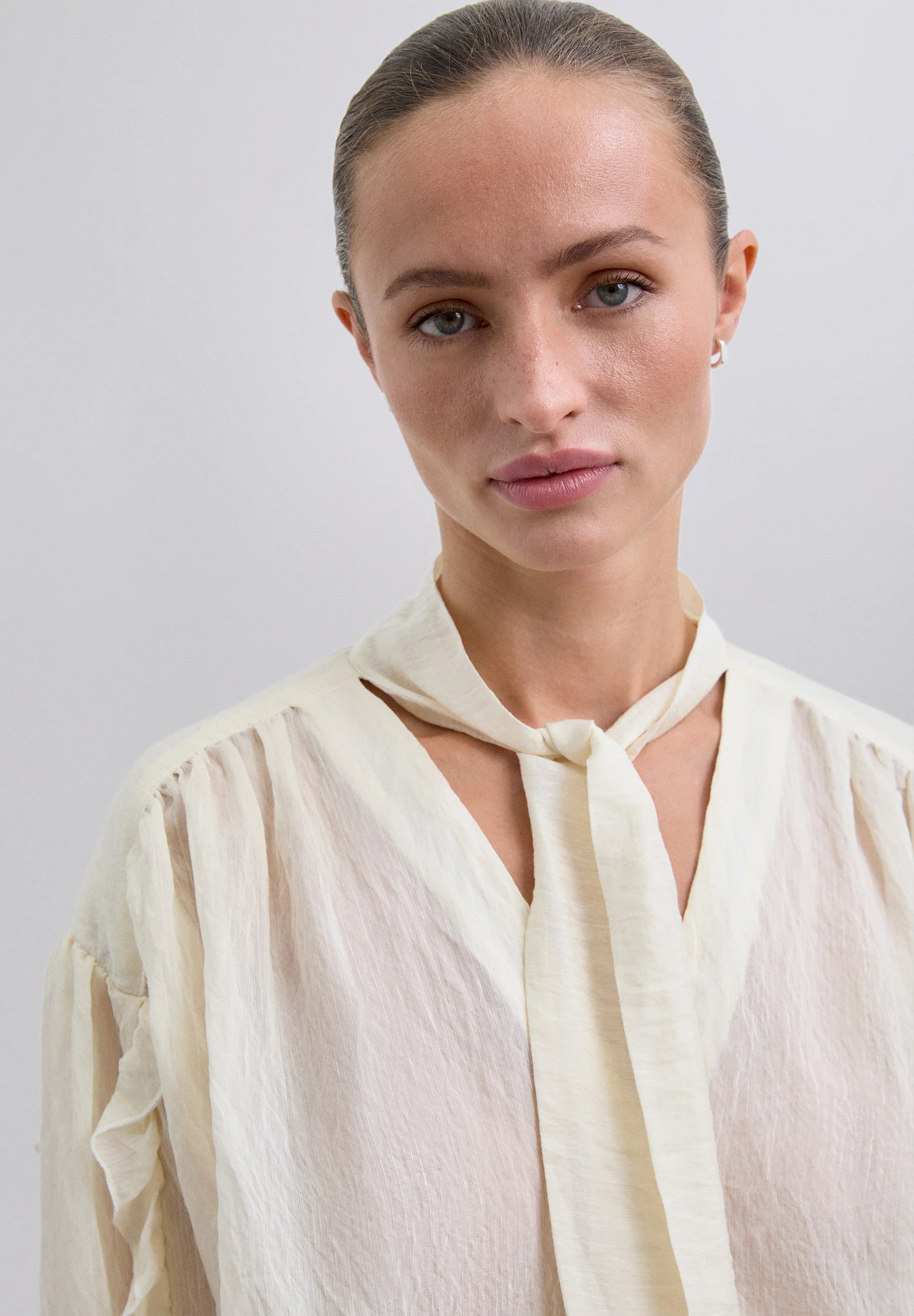 BLUSA DETALLE LAZO FRUNCES - Image 3